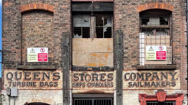 🟨 Treasure Hoard Entry: The Ghost Signs at the Queen's Stores, Liverpool